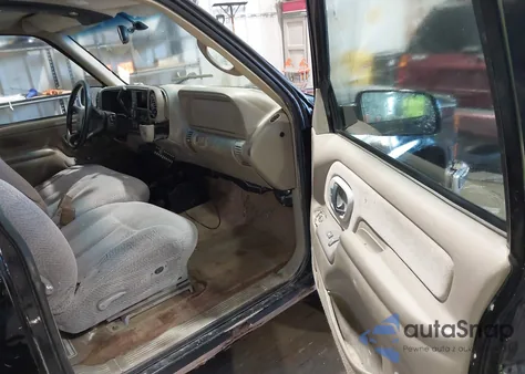 1998 Chevrolet K1500 Fleetside z USA, uszkodzony, nr VIN 1GCEK19R9WR137644